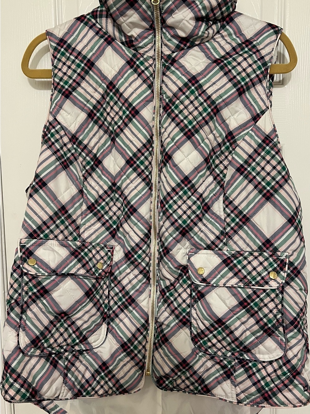 crown & ivy Quilted Plaid Vest in White, Pink & Green